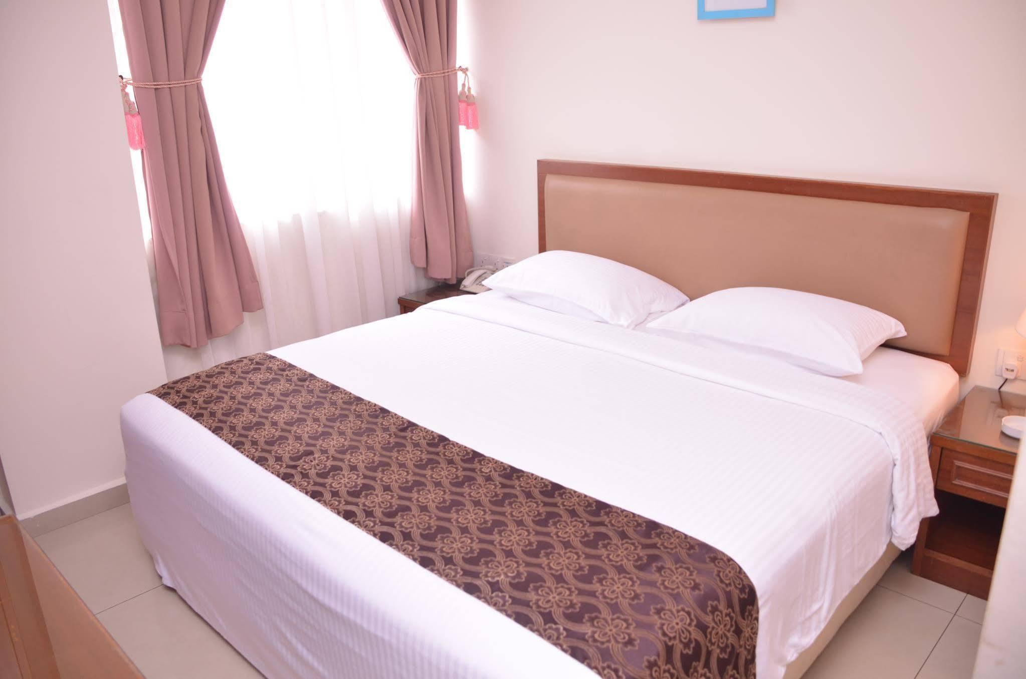 Palm Hotel 2*