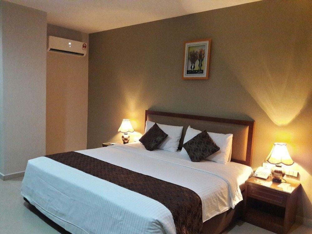 Palm Hotel 2*
