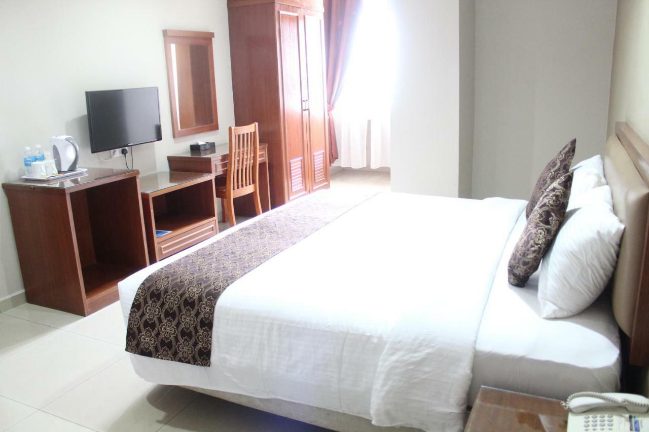 Palm Hotel